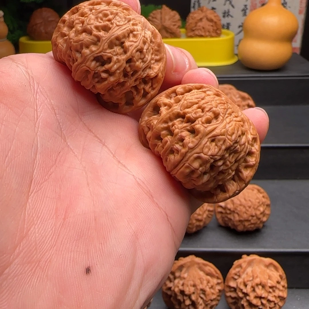 吊坠文玩核桃40红宝石