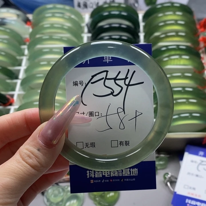 蛇纹石玉手镯未镶嵌吉*花