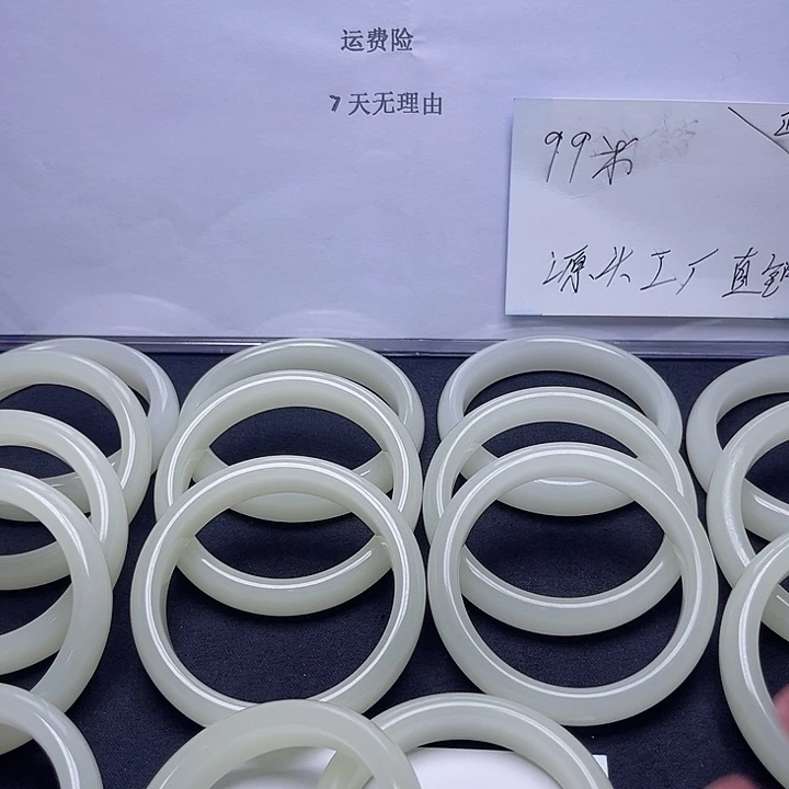 女款手镯气质百变