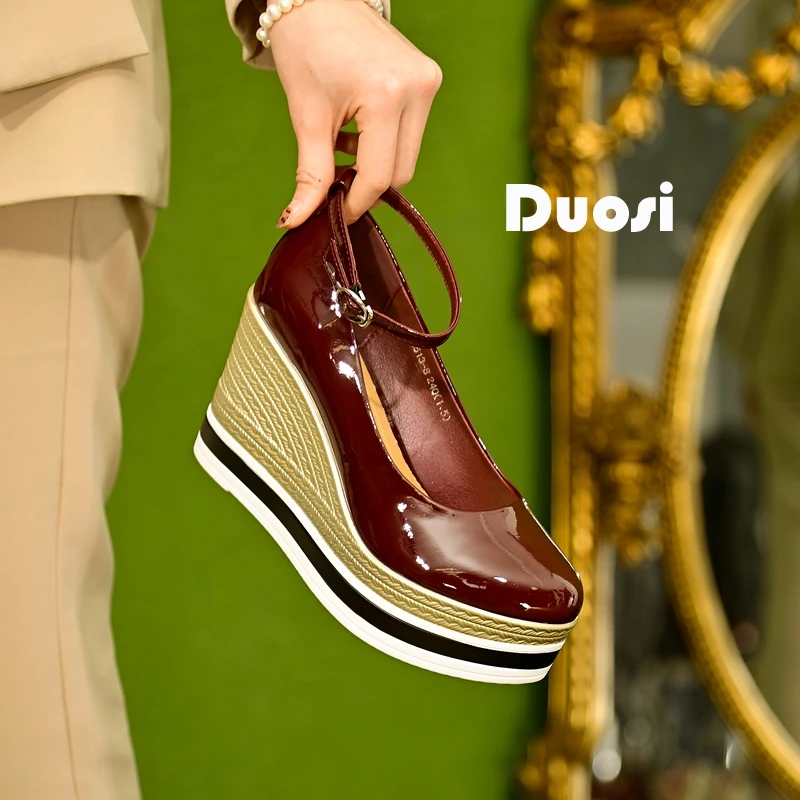 【DUOSI】7cm厚底一字扣松糕鞋女圆头坡跟高跟鞋浅口单鞋2513-8
