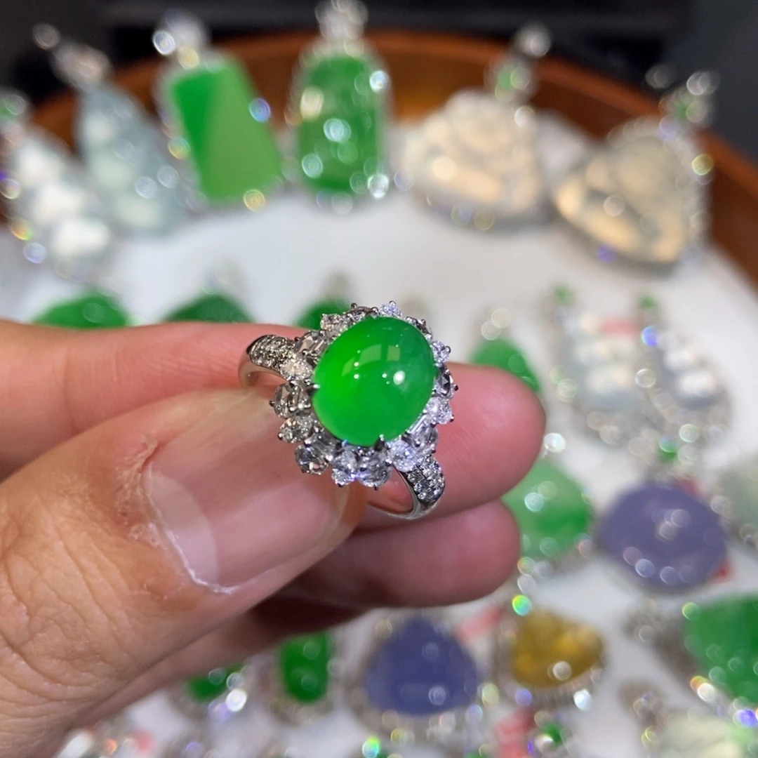 18K金镶嵌戒指翡翠