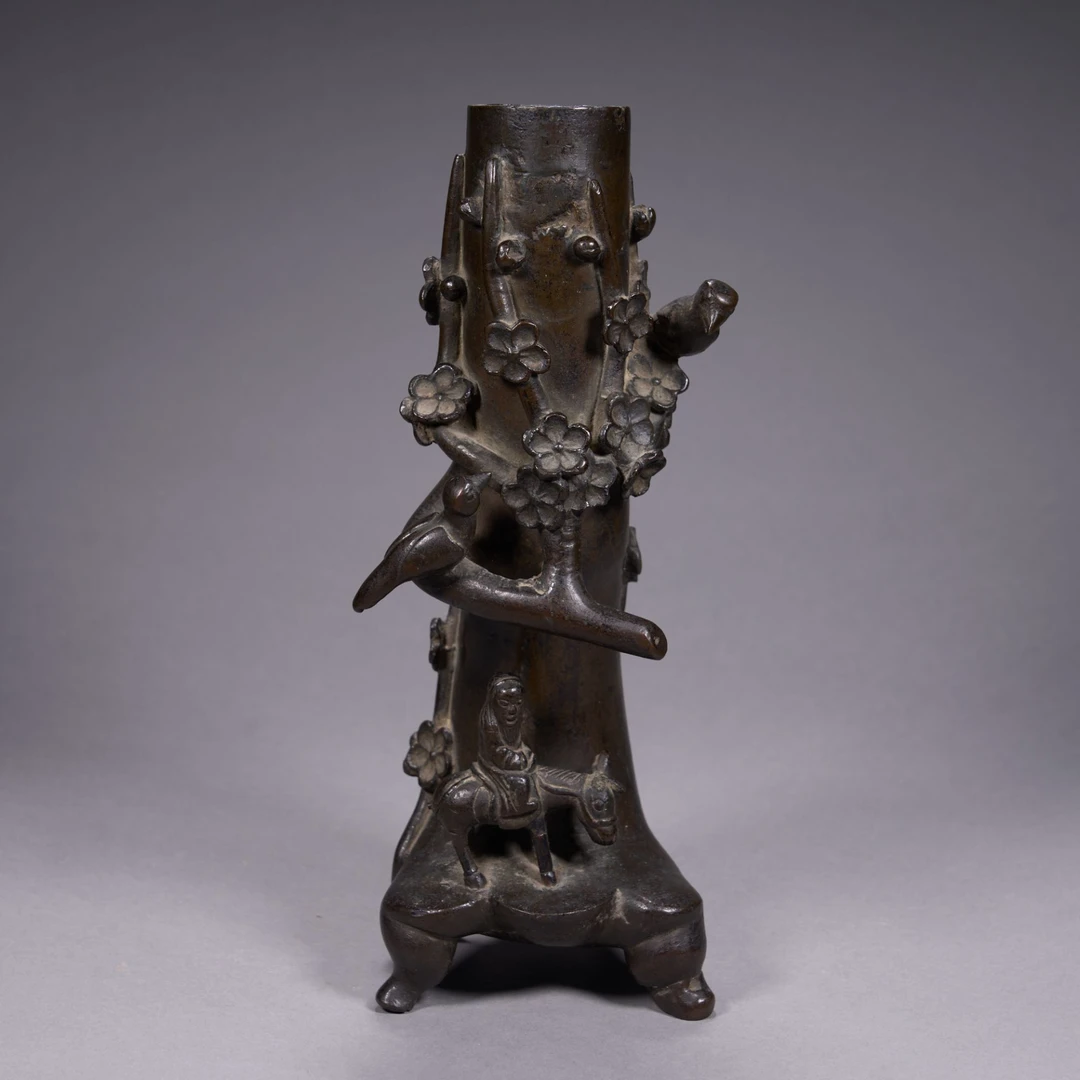 Lot017 明代踏雪寻梅纹铜花插