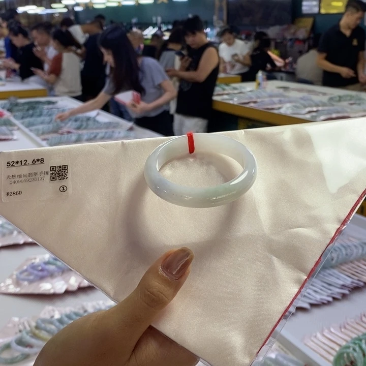 翡翠手镯未镶嵌天然缅甸翡翠