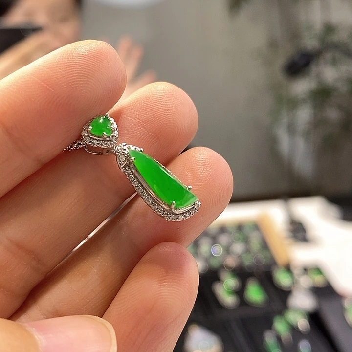 翡翠18K金镶嵌吊坠(不含链)