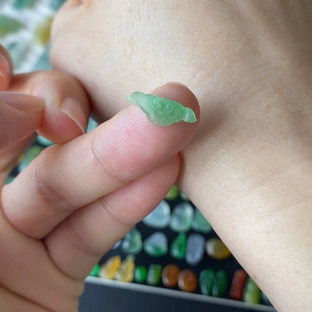 定制翡翠未镶嵌如意