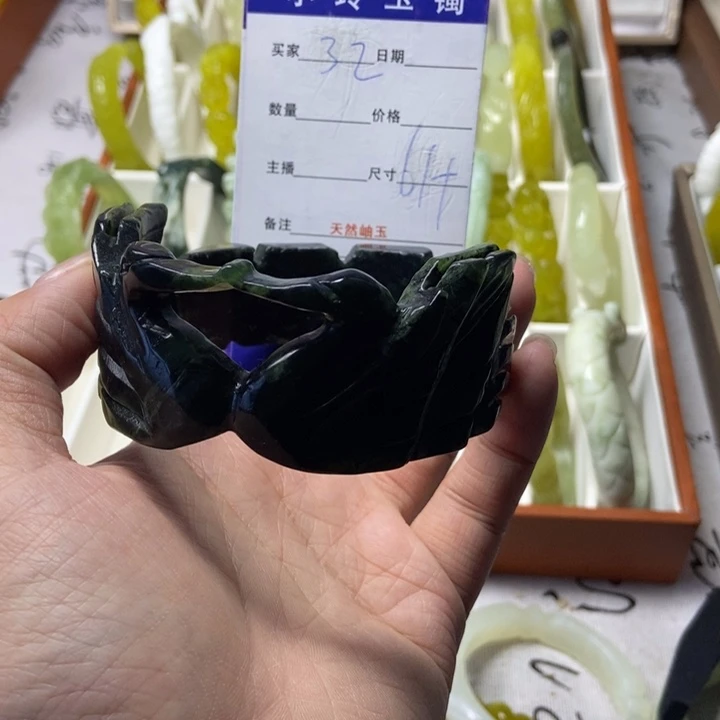 蛇纹石玉未镶嵌手镯