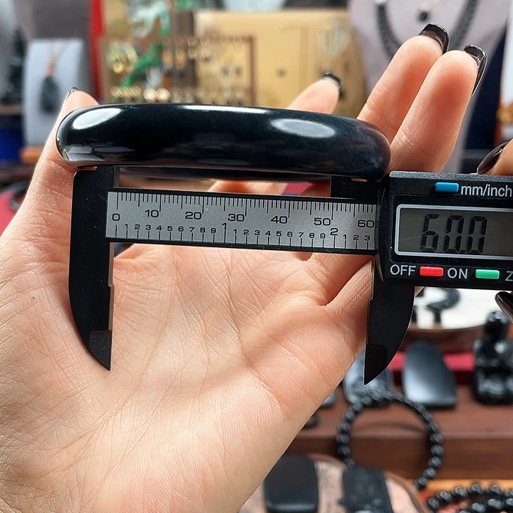 和田玉手镯未镶嵌特价