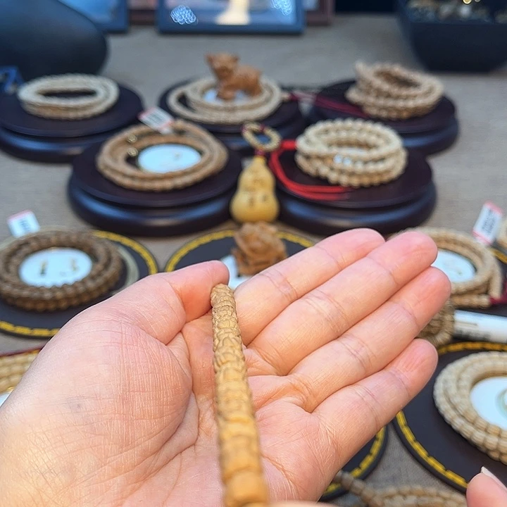 守***人手串柏香籽/百香籽