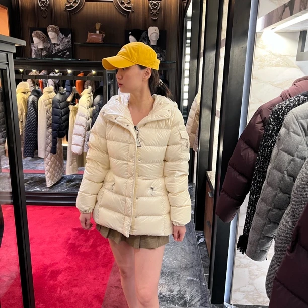 未使用 MONCLER 蒙口女士白色羽绒服 barante 大爆款 收腰版