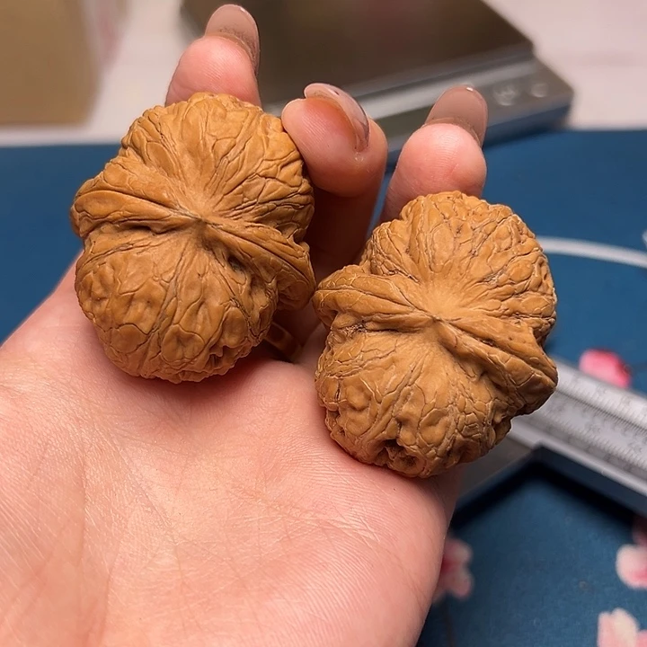 文玩核桃吊坠元宝