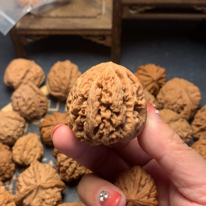 N***u吊坠文玩核桃粗筋……