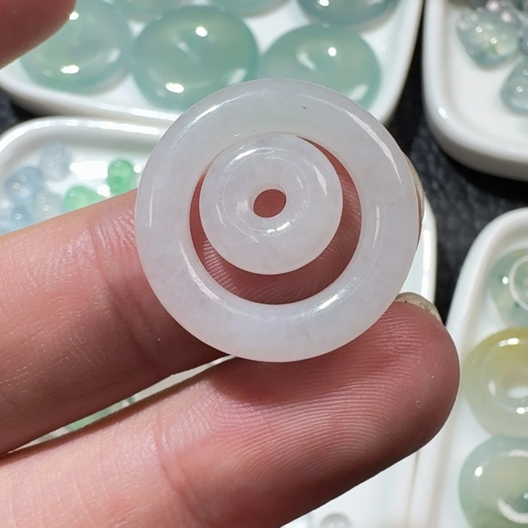 翡翠未镶嵌颈饰福利