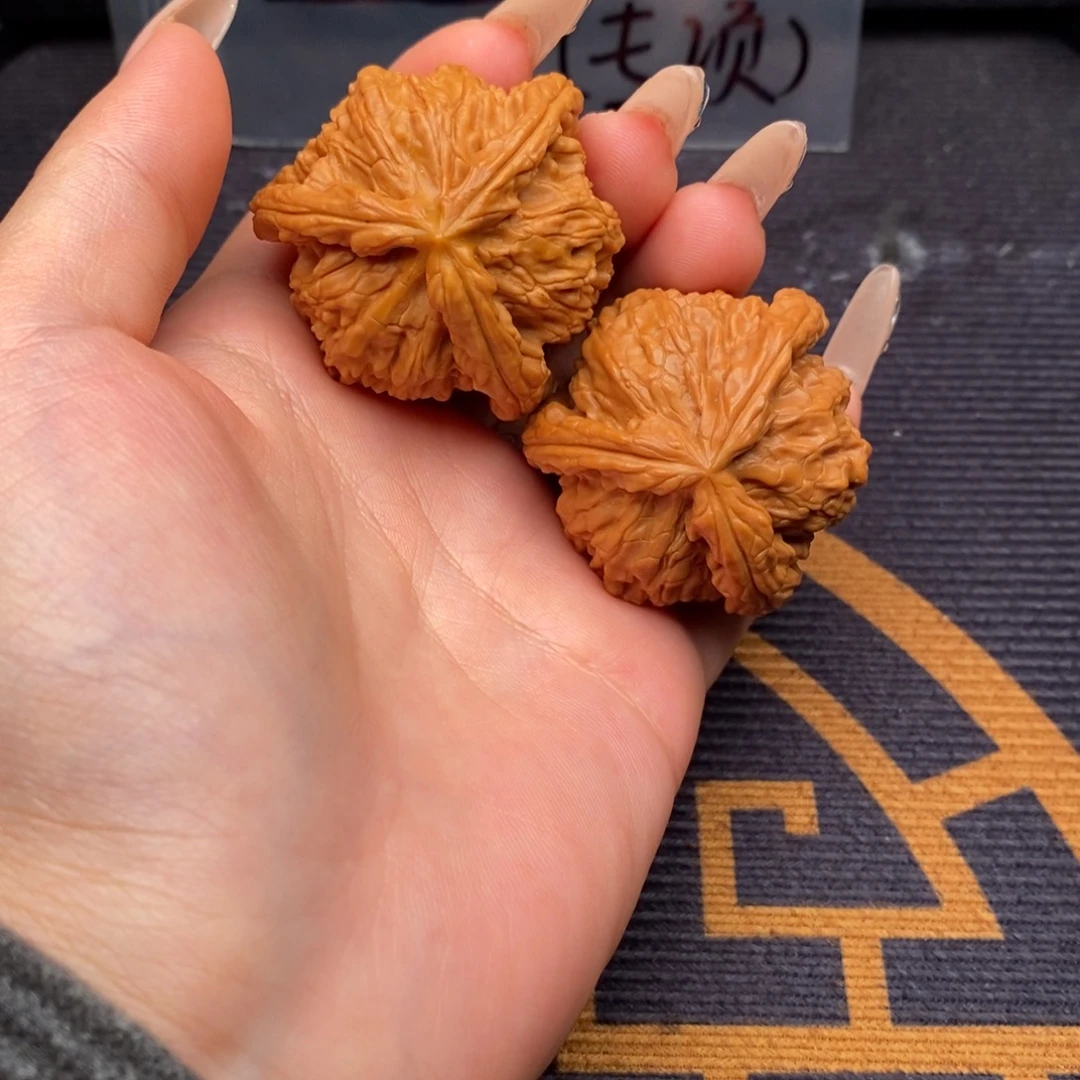 热***强文玩核桃吊坠白狮子