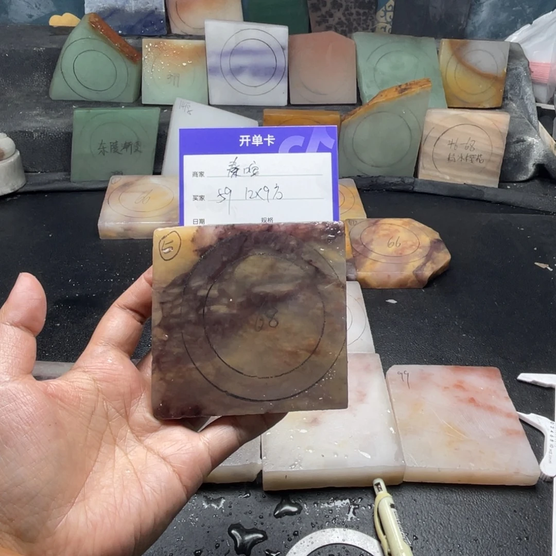 秦***咹石英质玉（金丝玉）未镶嵌手镯定制手镯