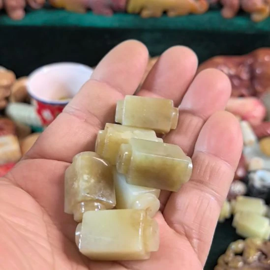 玛瑙/玉髓和田玉质如图所示配饰未镶嵌