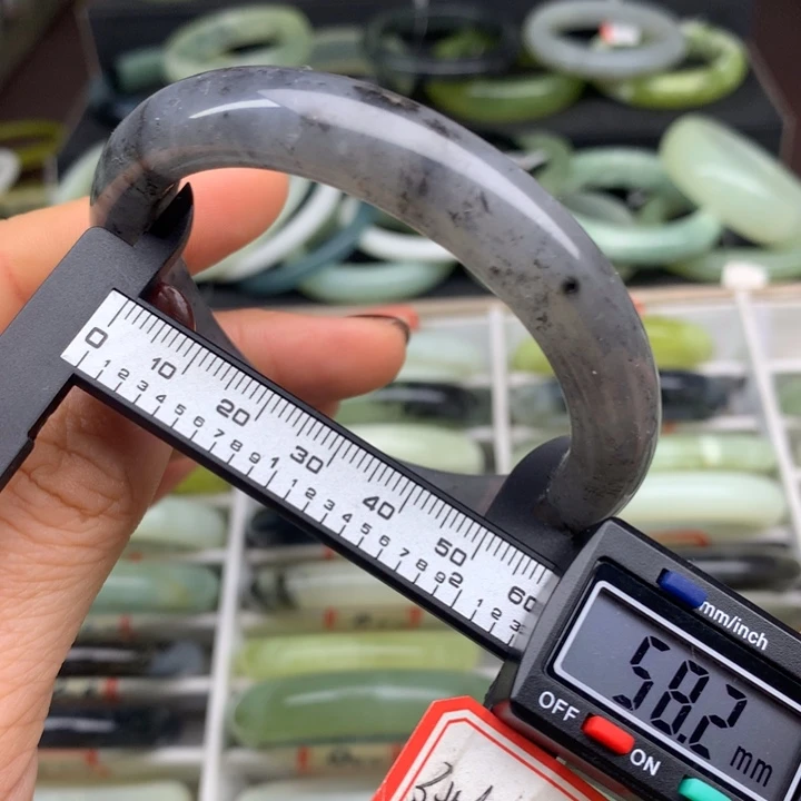 蛇纹石玉未镶嵌手镯960