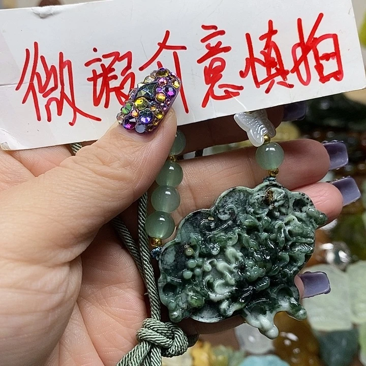 蛇纹石玉吊坠未镶嵌