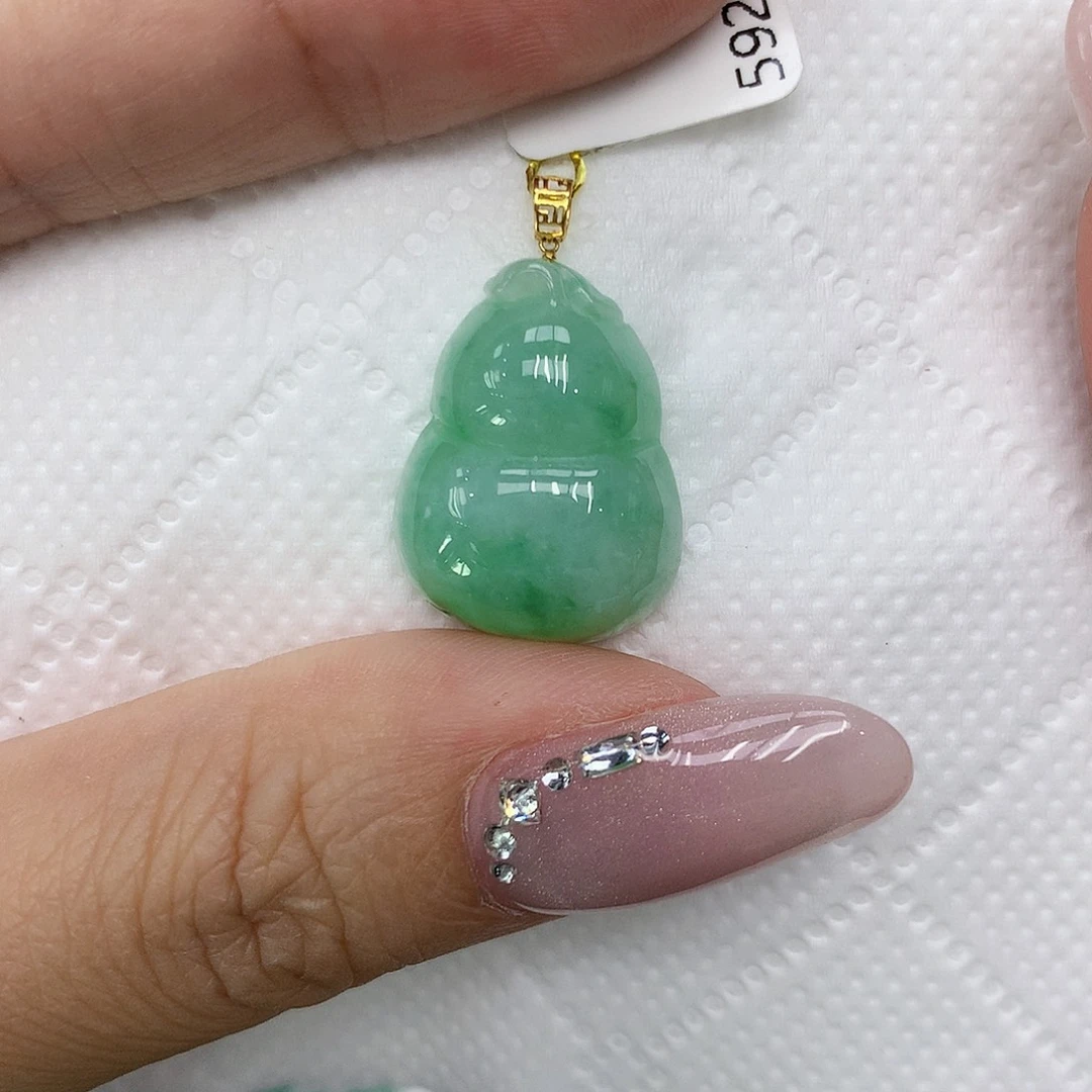 颈饰18K金镶嵌翡翠