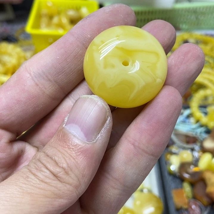 蜜蜡未镶嵌裸石吊坠
