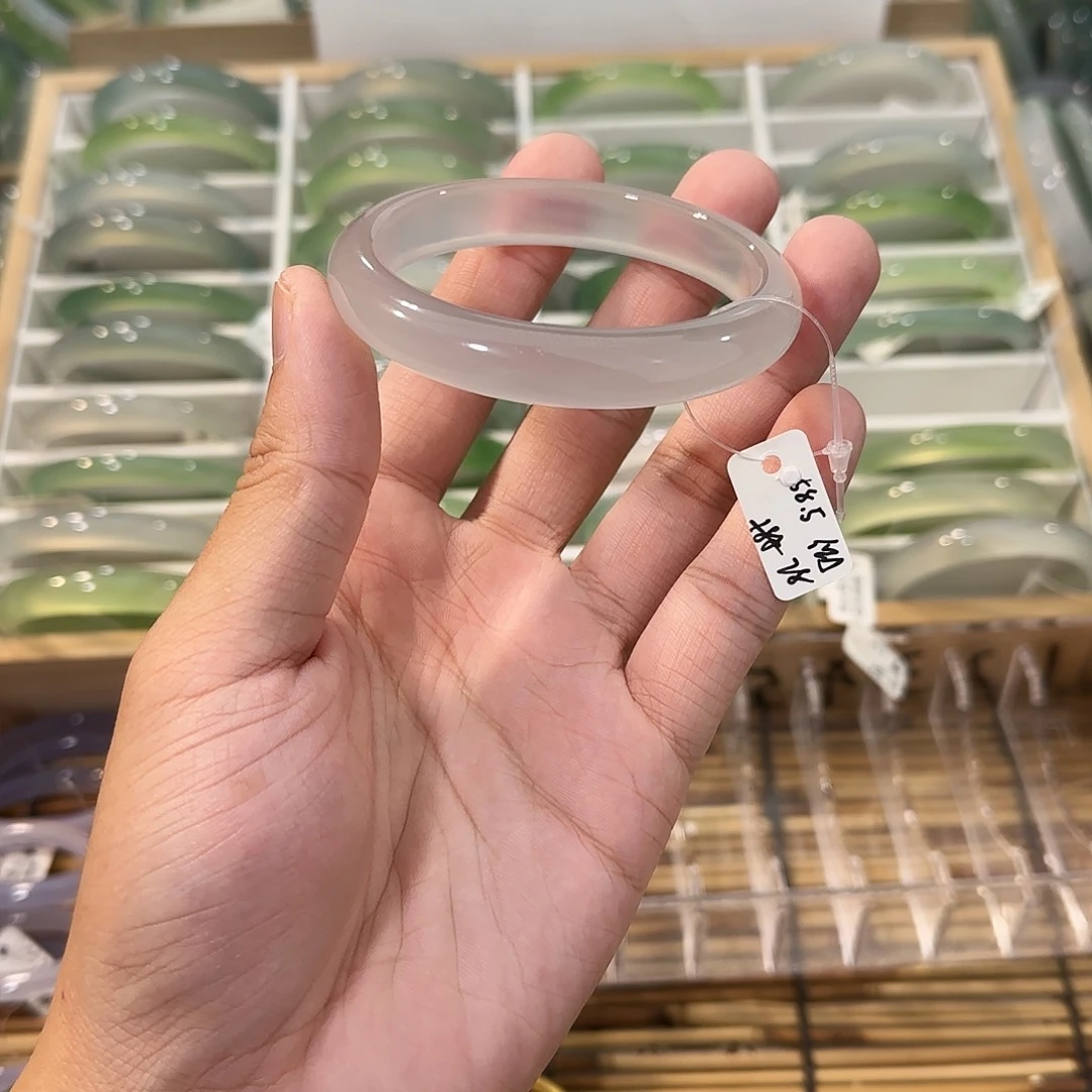 玛瑙/玉髓未镶嵌手镯圈口58.5