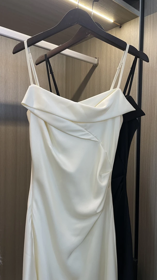 高级设计款小众缎面吊带裙开叉礼服时尚女士简约气质