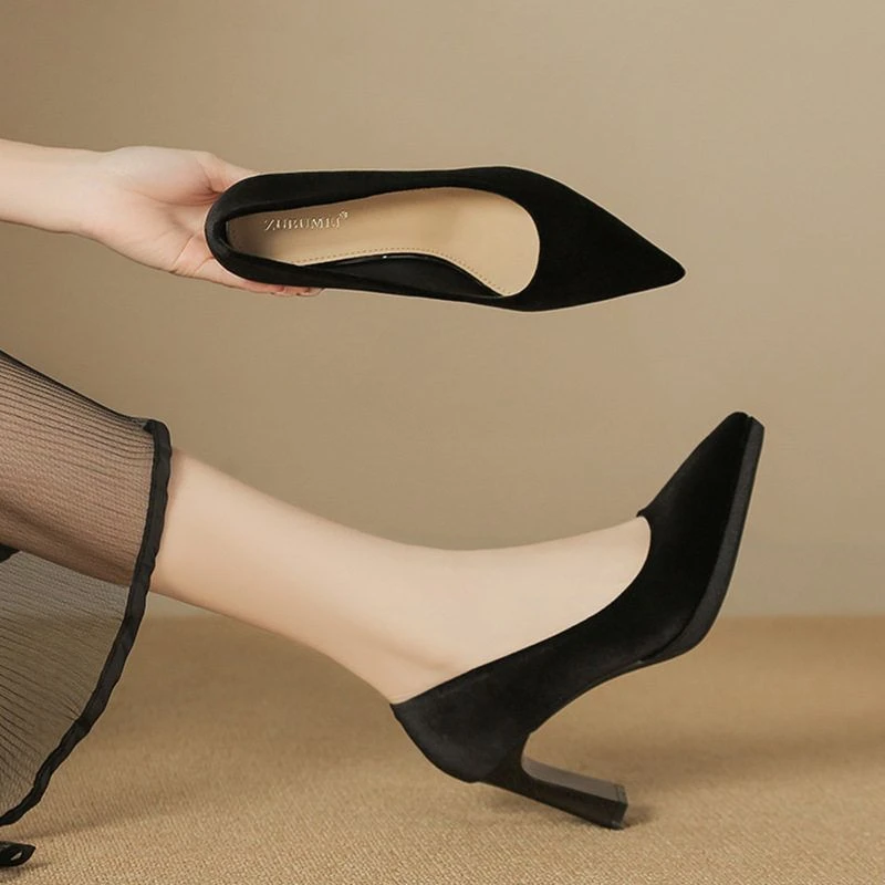 8066-2 纯色绒面粗跟伴娘单鞋女2025秋冬新款尖头防水台高跟鞋