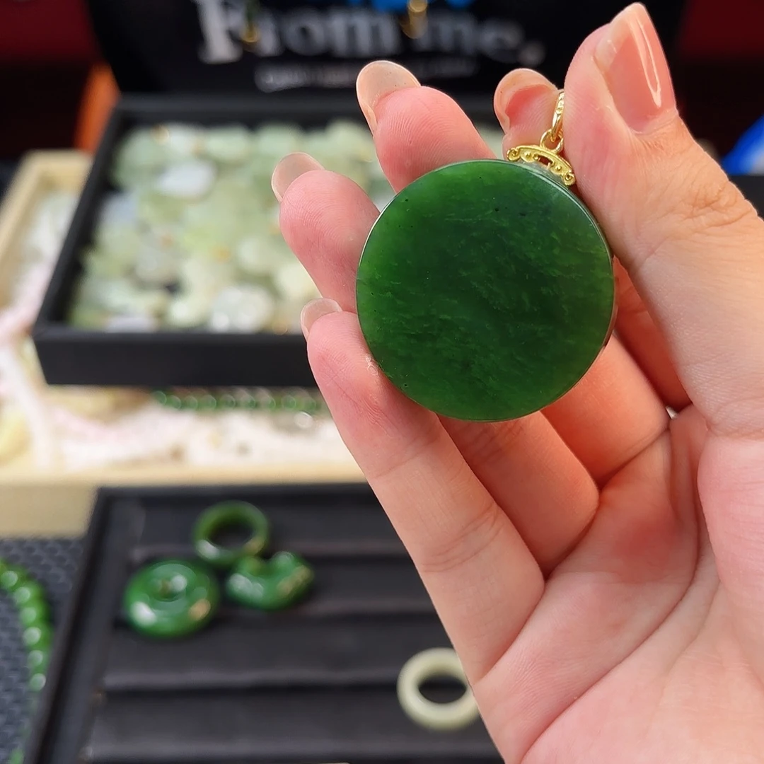 和田玉银S925镶嵌颈饰碧玉圆牌卡35