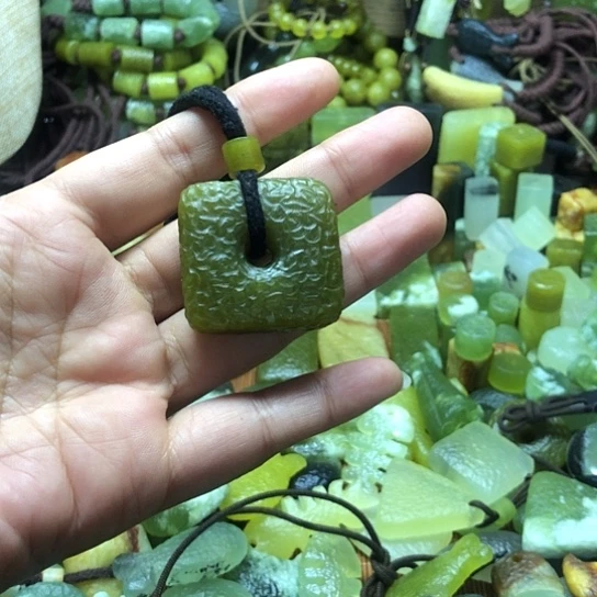 未镶嵌岫玉吊坠大*