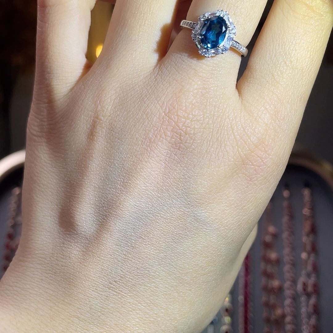 银S925镶嵌托帕石戒指