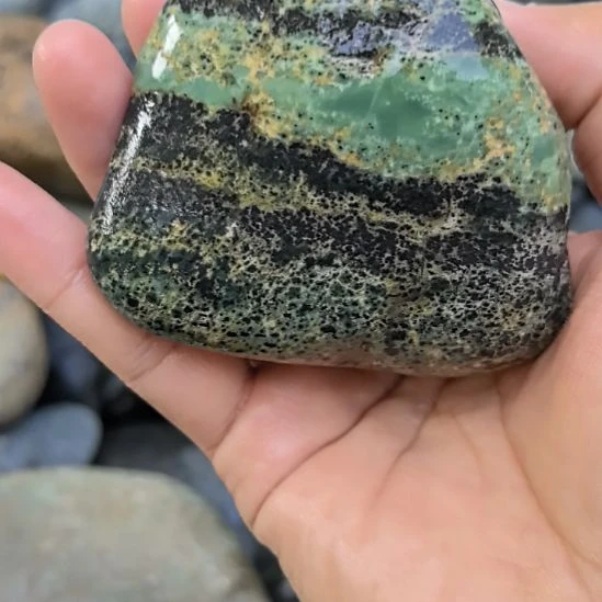 石材铭****卖藏玉药王石原石手把件一个