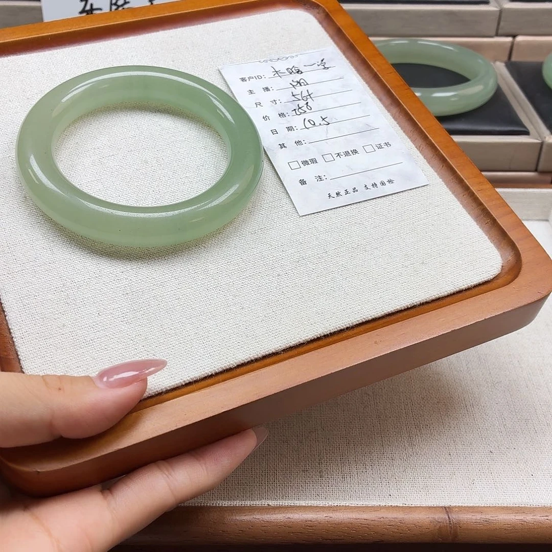 木***学石英岩玉未镶嵌手镯