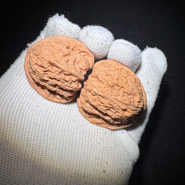 260号全品无修手捻三角桩密纹狮子头文玩核桃 尺寸:边35肚35高34