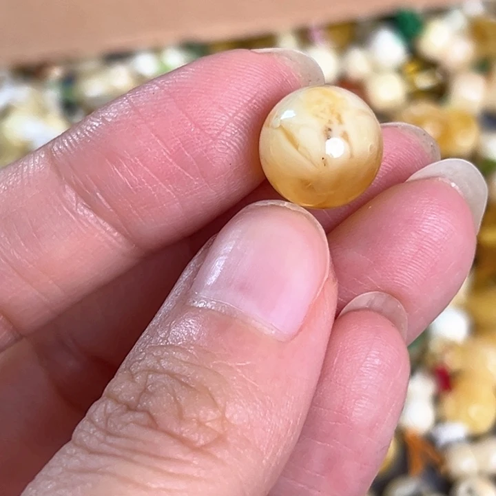 未镶嵌蜜蜡裸石12.1mm一个