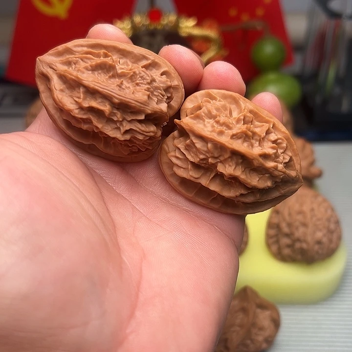 文玩核桃吊坠龙骨