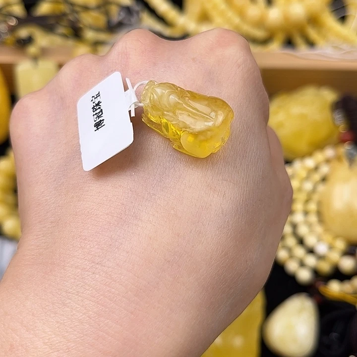 琥珀未镶嵌颈饰琥珀