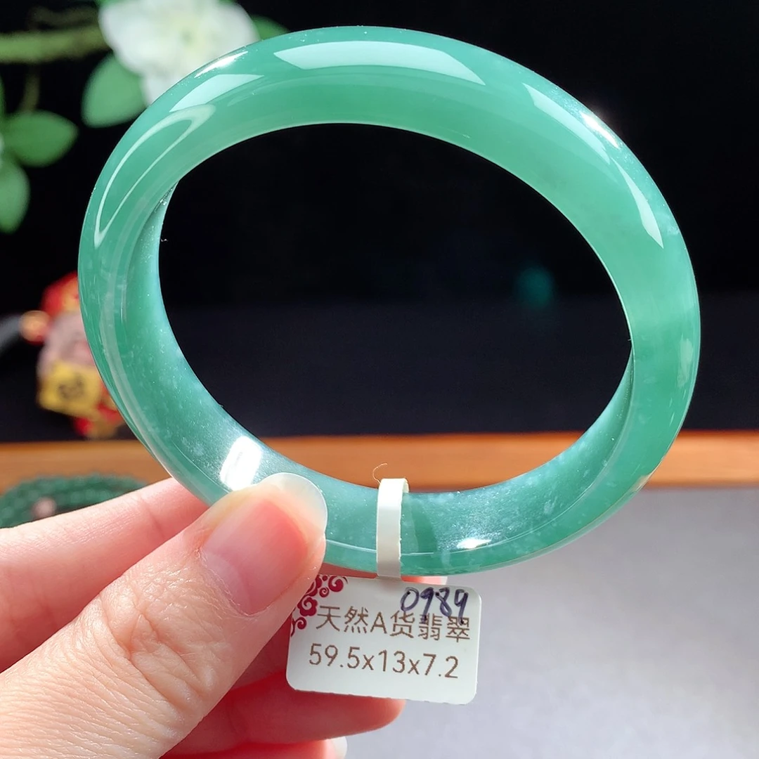 未镶嵌手镯（圆镯）翡翠