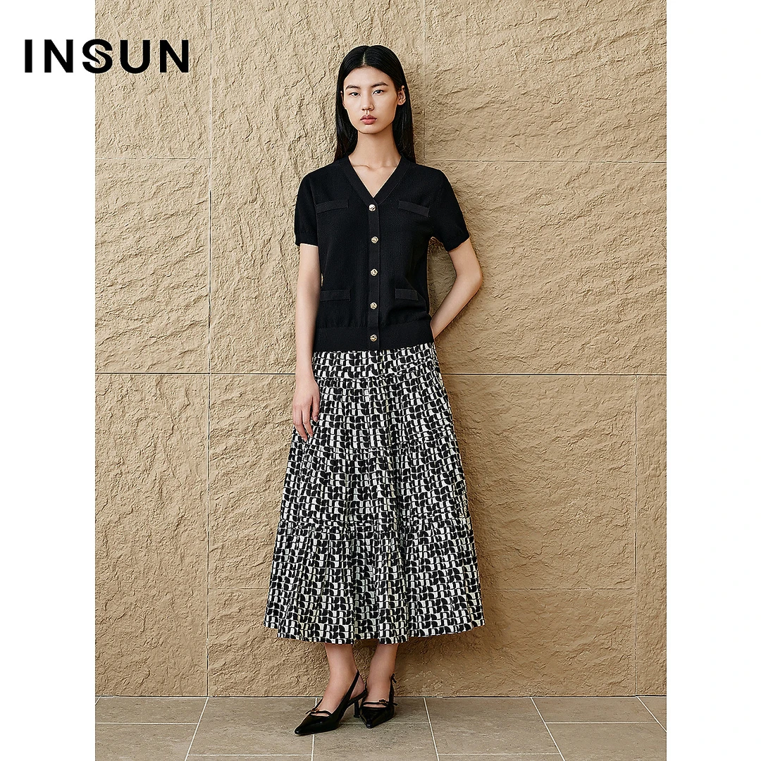 INSUN恩裳专选2025夏季时尚V领小香风肌理感针织衫