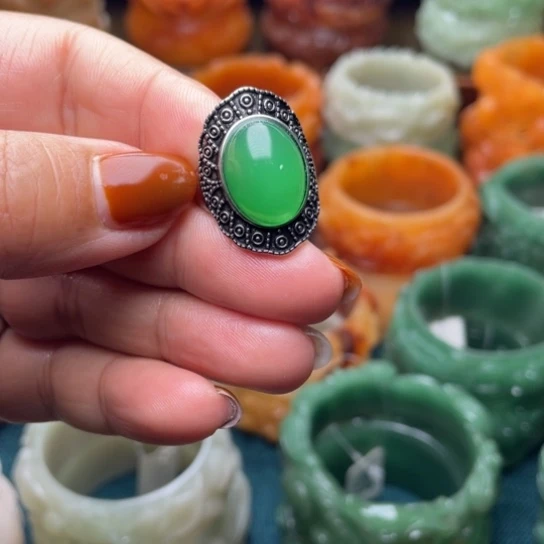 【闪购商品】石英质玉手镯未镶嵌