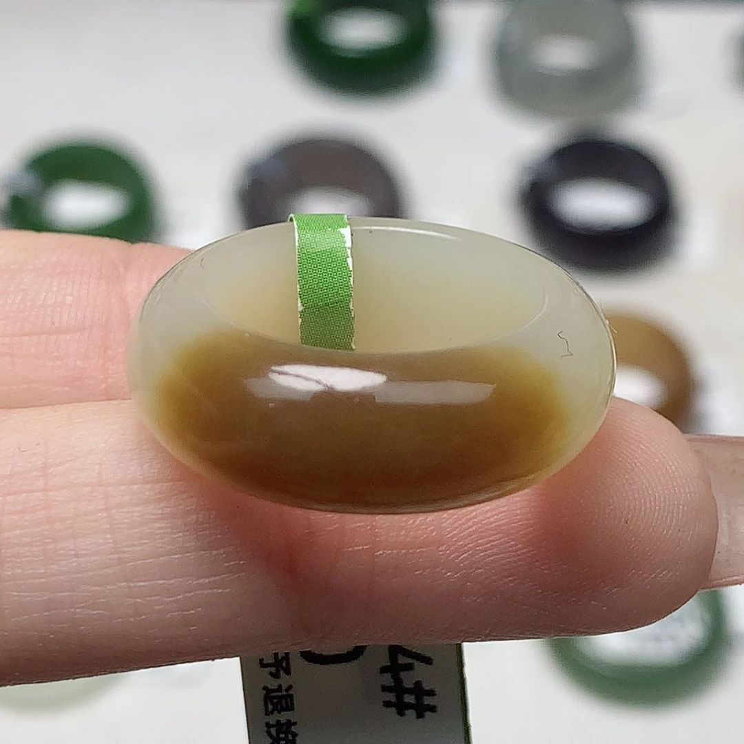 未镶嵌戒指和田玉