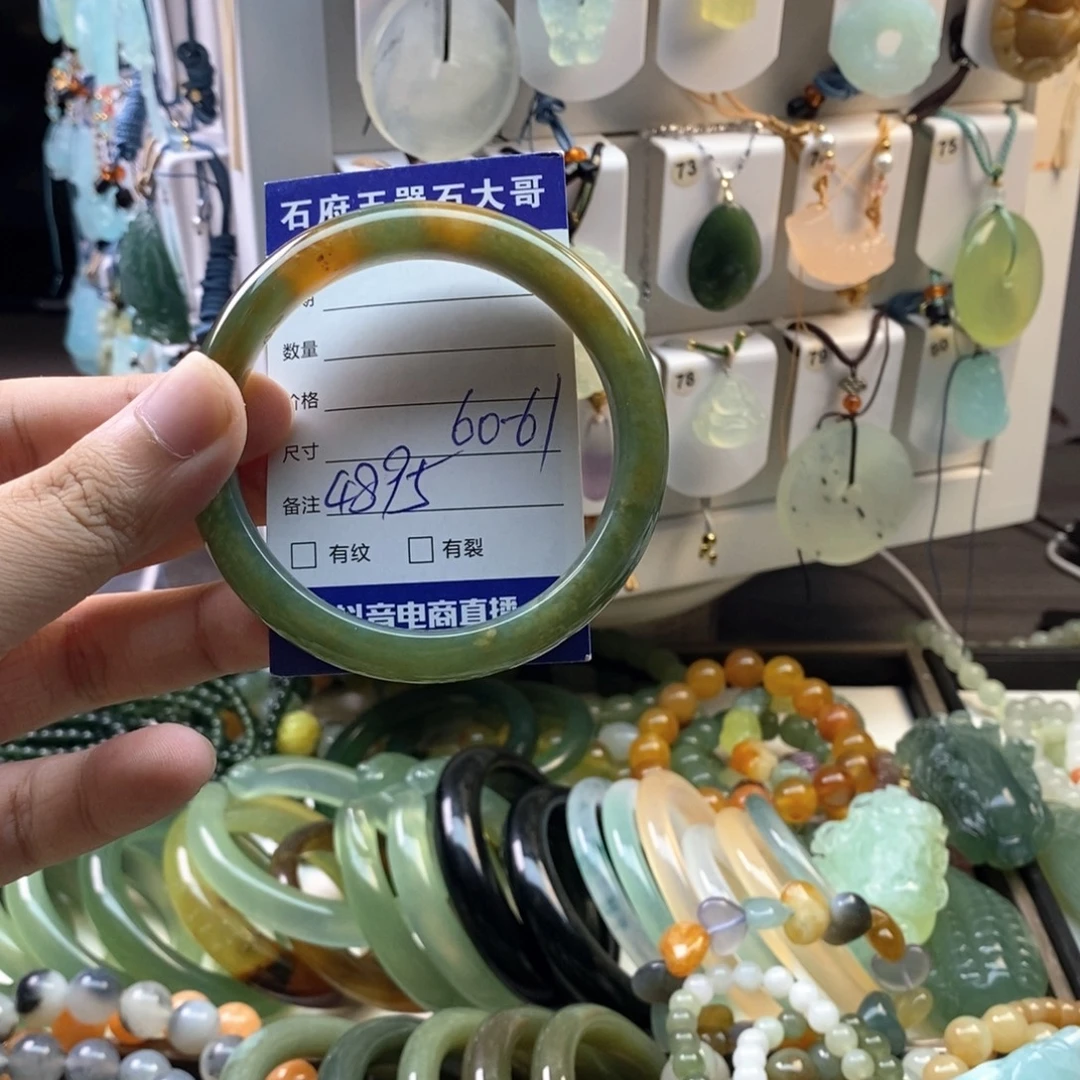 未镶嵌蛇纹石玉颈饰