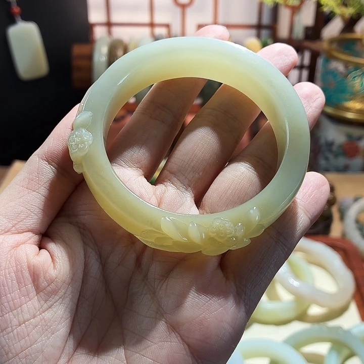 和田玉手镯未镶嵌