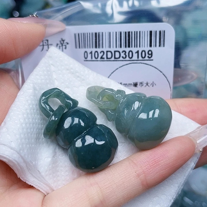 吊坠(不含链)未镶嵌翡翠山*