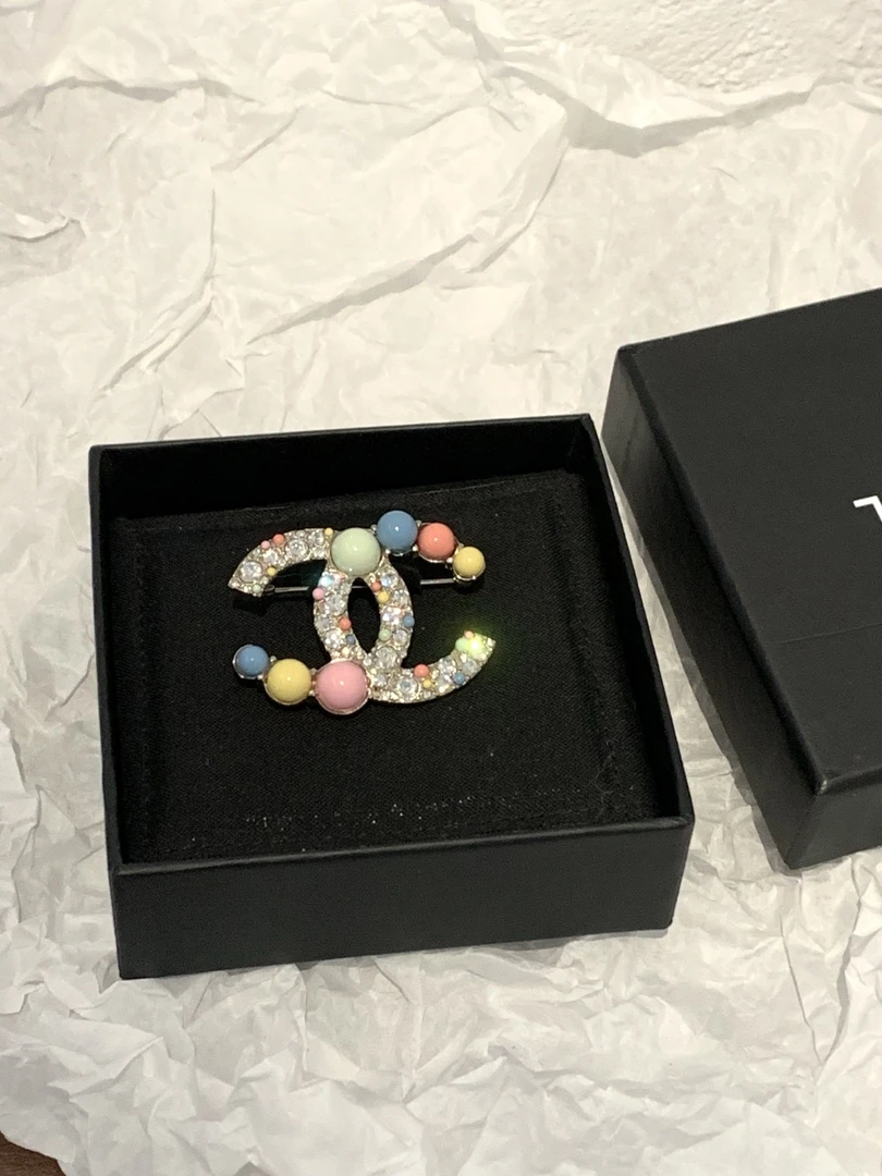 99新 Chanel/香奈儿  21C 彩虹豆镶钻胸针 /12040636/一店