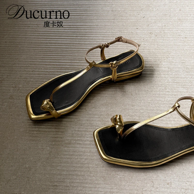 DUCURNO金色丁字带方头套趾凉鞋女2025新款小众复古轻奢休闲鞋子