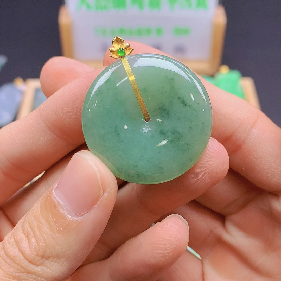 翡翠18K金镶嵌颈饰翡翠