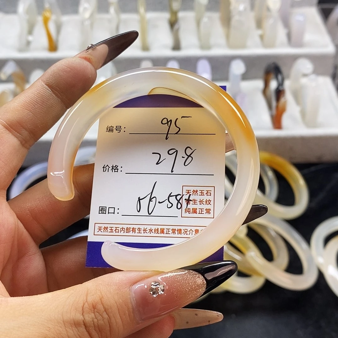 玛瑙/玉髓手镯未镶嵌95