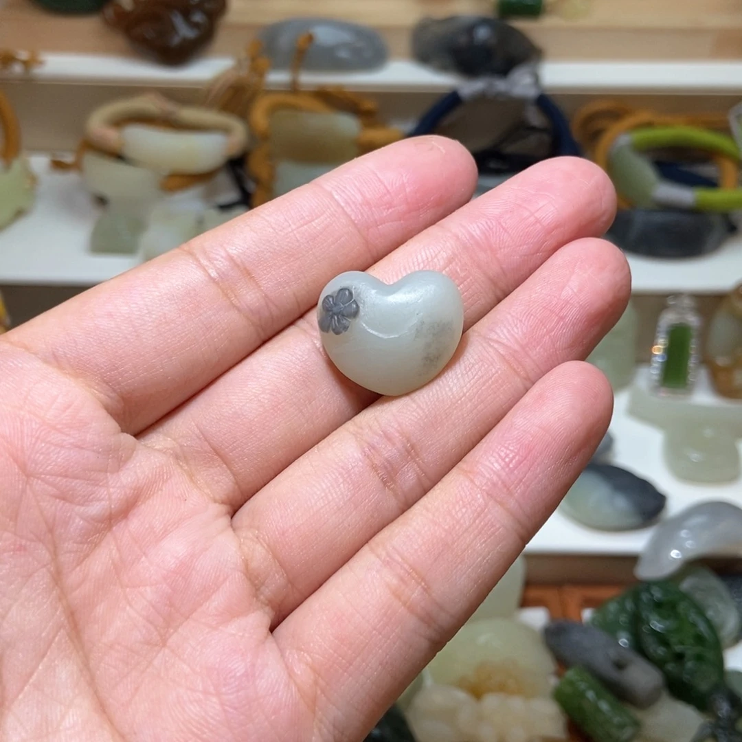 ****泡和田玉未镶嵌颈饰