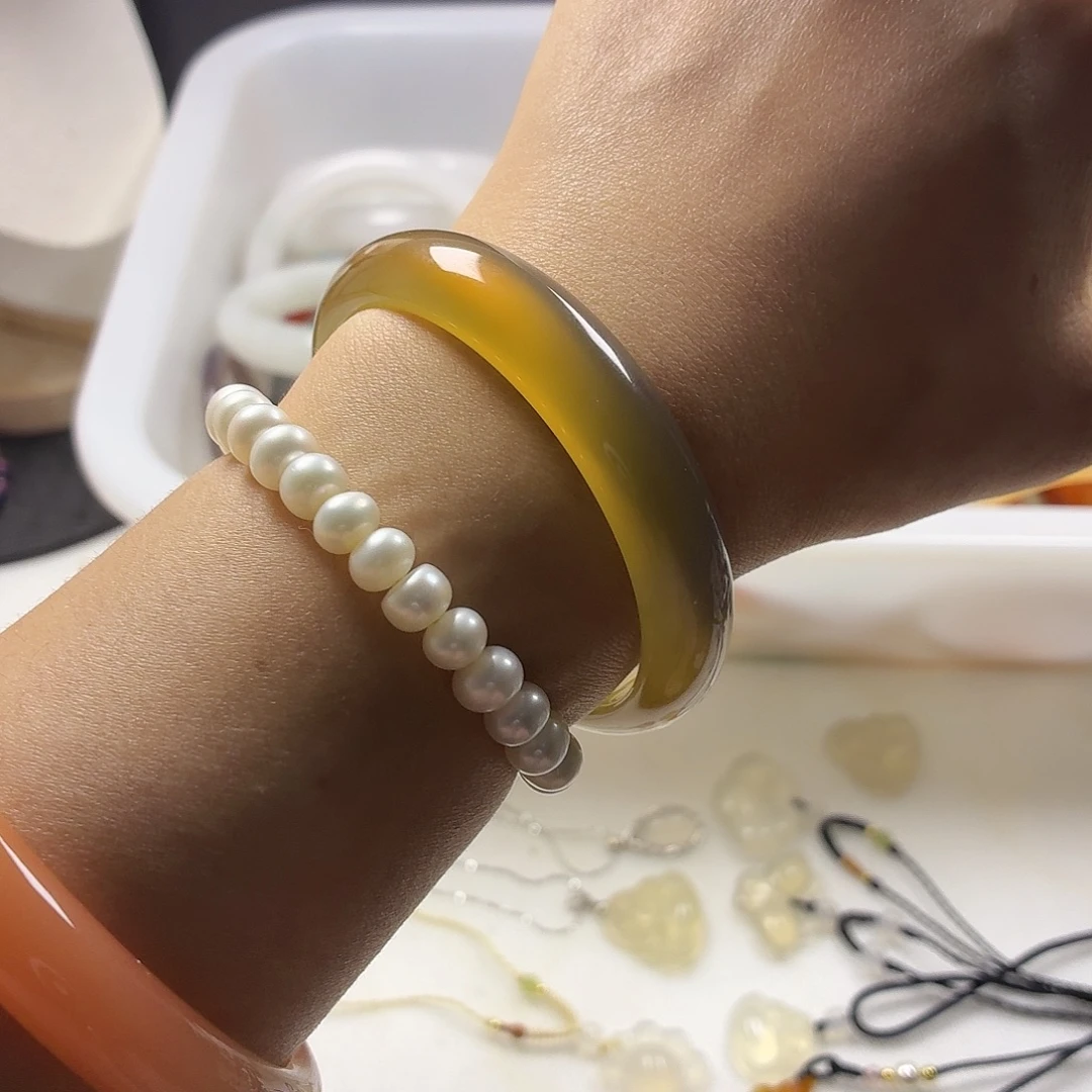 星***海玛瑙/玉髓未镶嵌手镯