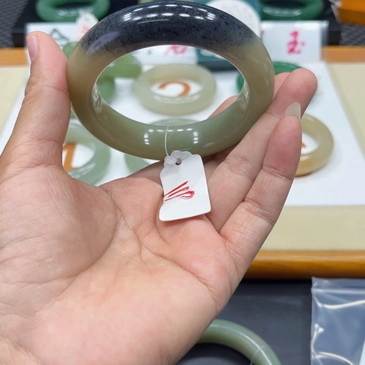 未镶嵌手镯石英质玉爱****子