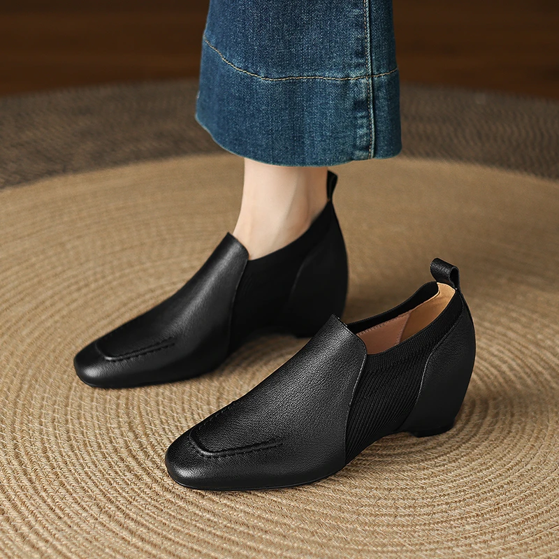 黑色真皮软底坡跟单鞋女2025新款秋季百搭一脚蹬增高小皮鞋不累脚
